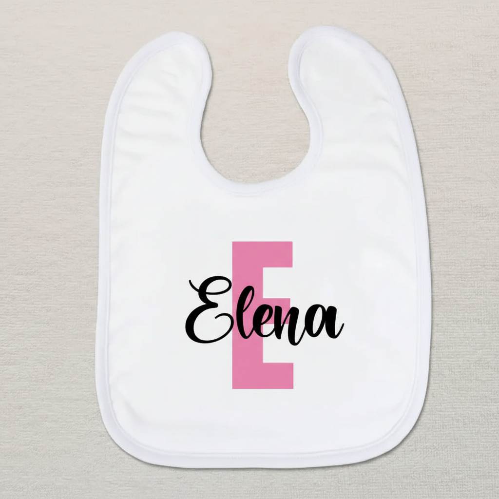 Personalisiertes Baby-Lätzchen | Name minimalistisch – maschinenwaschbares Baby-Lätzchen in Weiß